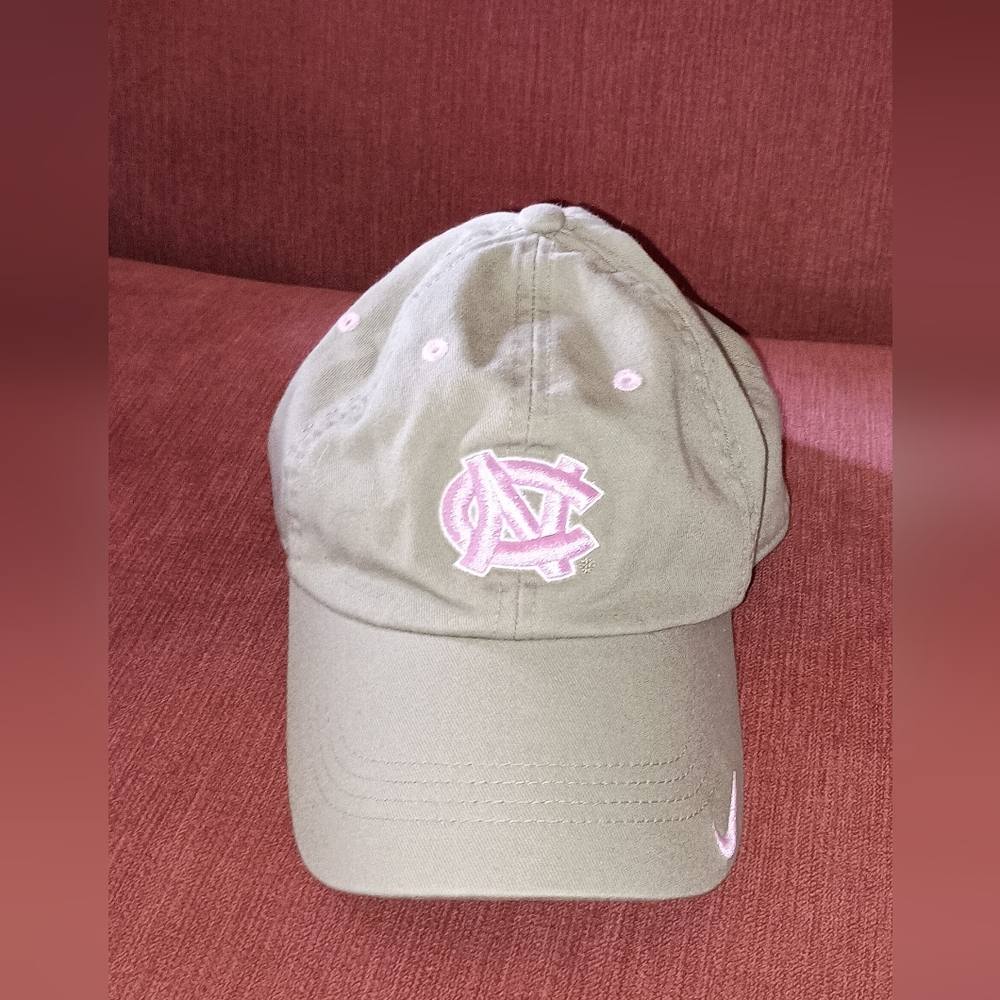 Nike Women's North Carolina Tar Heels Tan pink Ball Cap